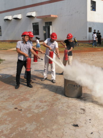 欧美黑吊大战白妞欧美大片