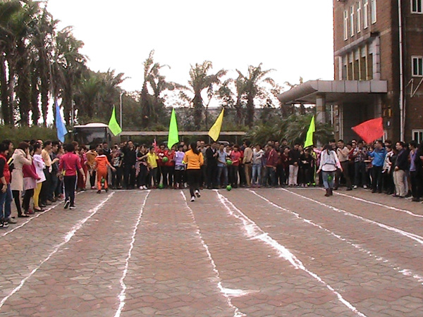 欧美黑吊大战白妞欧美大片