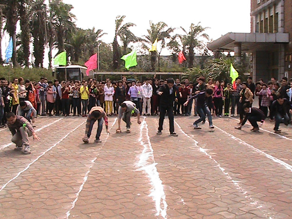 欧美黑吊大战白妞欧美大片