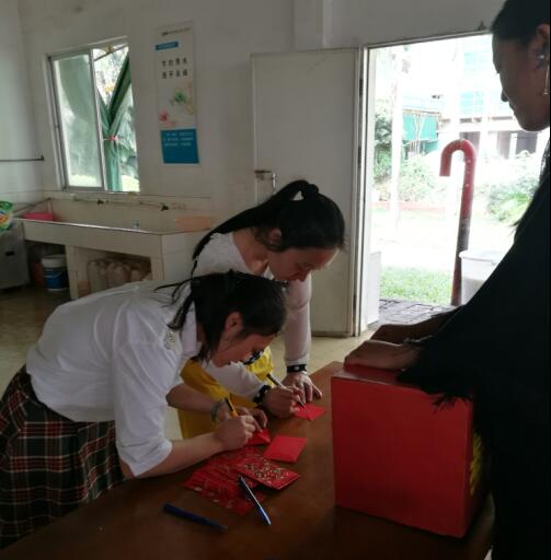 欧美黑吊大战白妞欧美大片