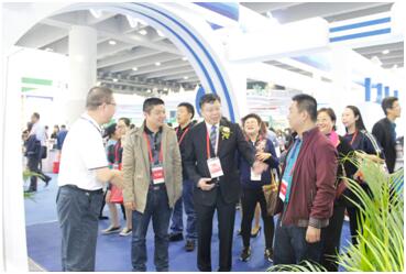 欧美黑吊大战白妞欧美大片