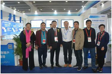 欧美黑吊大战白妞欧美大片