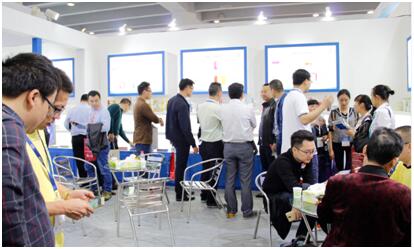 欧美黑吊大战白妞欧美大片