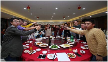 欧美黑吊大战白妞欧美大片