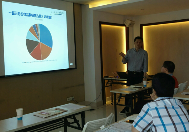 欧美黑吊大战白妞欧美大片