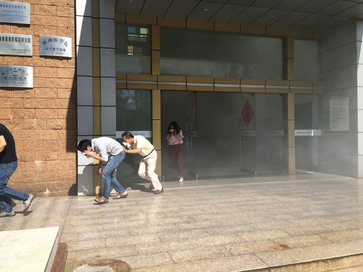 欧美黑吊大战白妞欧美大片