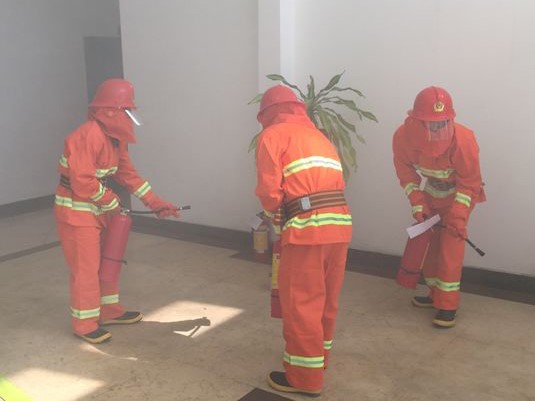 欧美黑吊大战白妞欧美大片