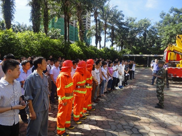 欧美黑吊大战白妞欧美大片