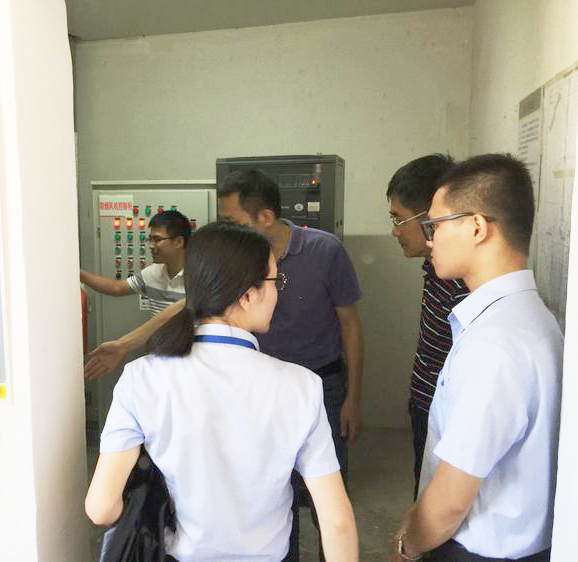 欧美黑吊大战白妞欧美大片