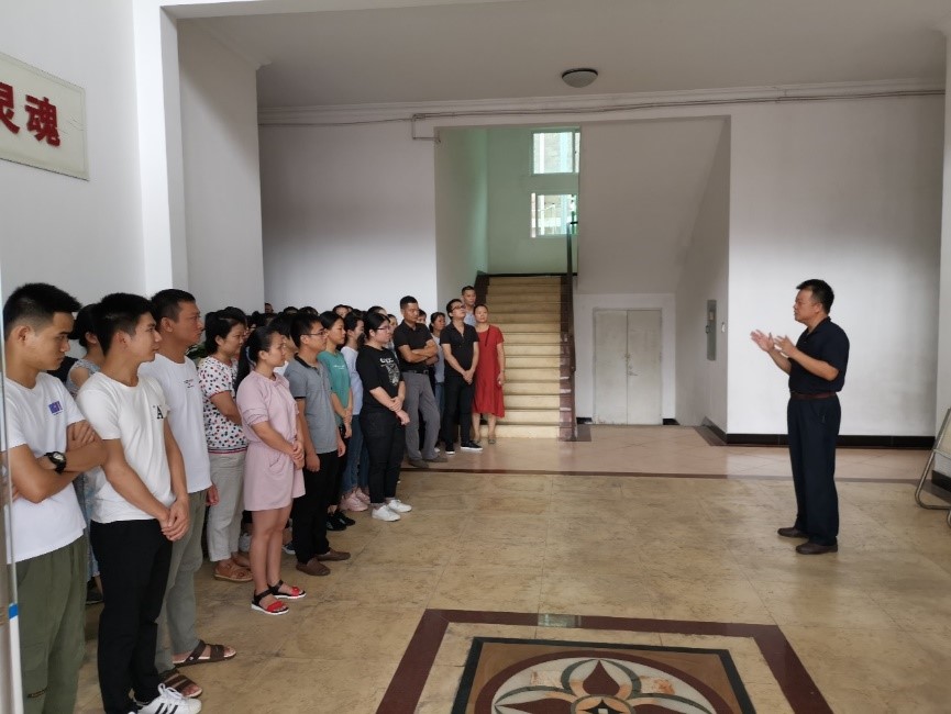 欧美黑吊大战白妞欧美大片