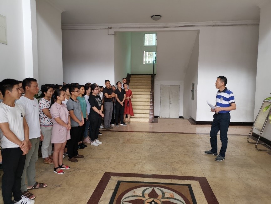 欧美黑吊大战白妞欧美大片