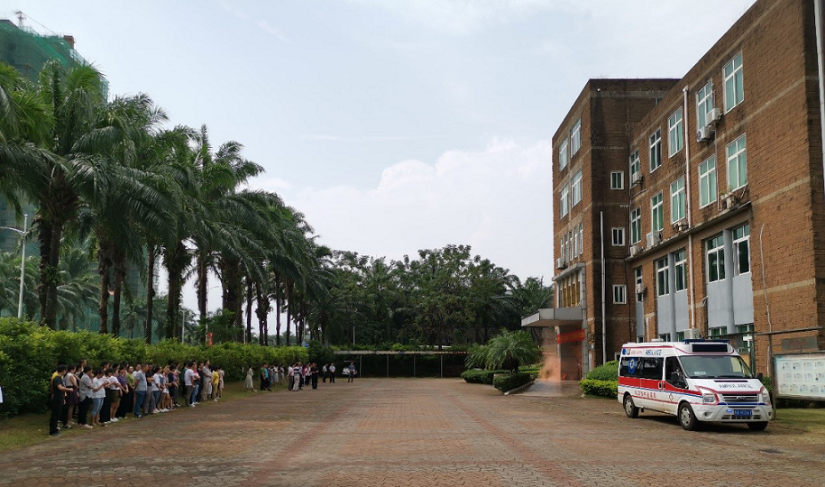 欧美黑吊大战白妞欧美大片