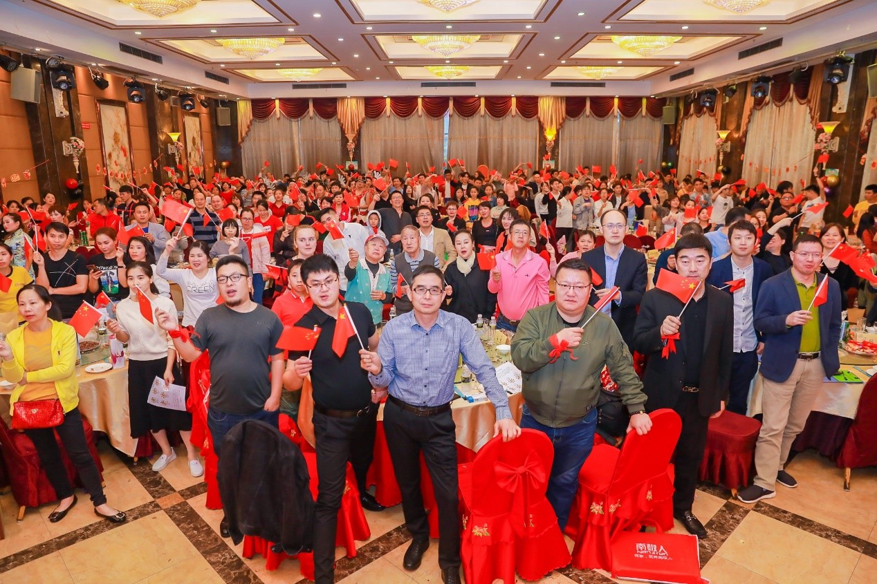 欧美黑吊大战白妞欧美大片