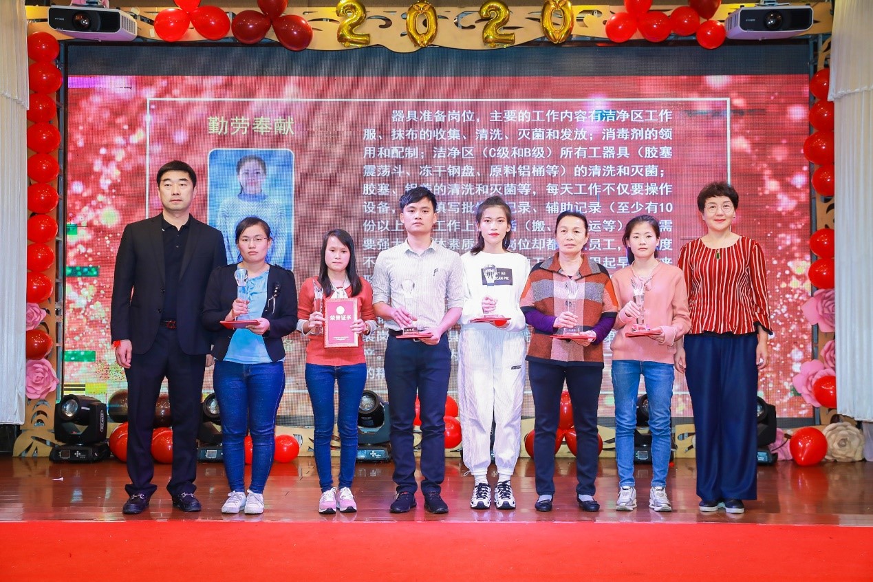 欧美黑吊大战白妞欧美大片