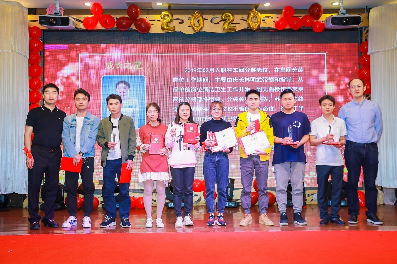 欧美黑吊大战白妞欧美大片