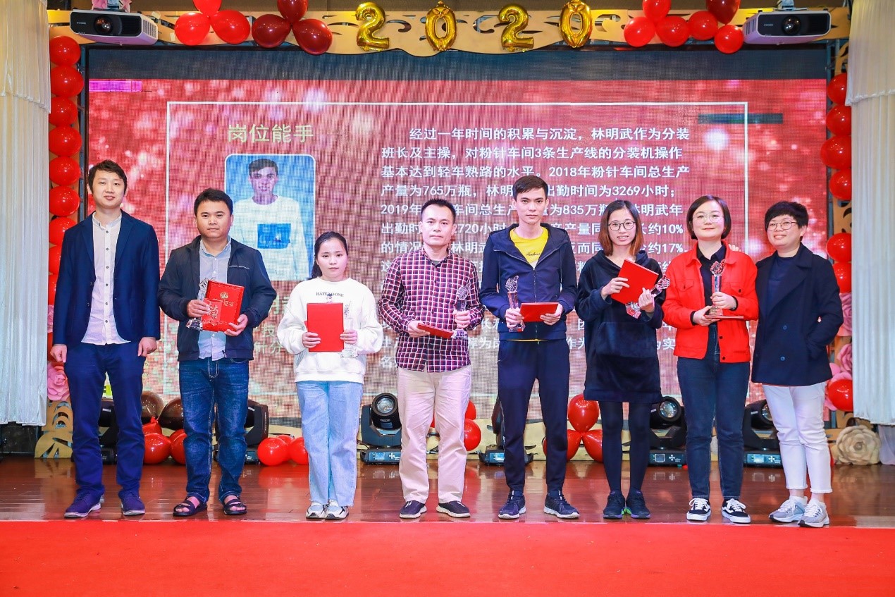 欧美黑吊大战白妞欧美大片