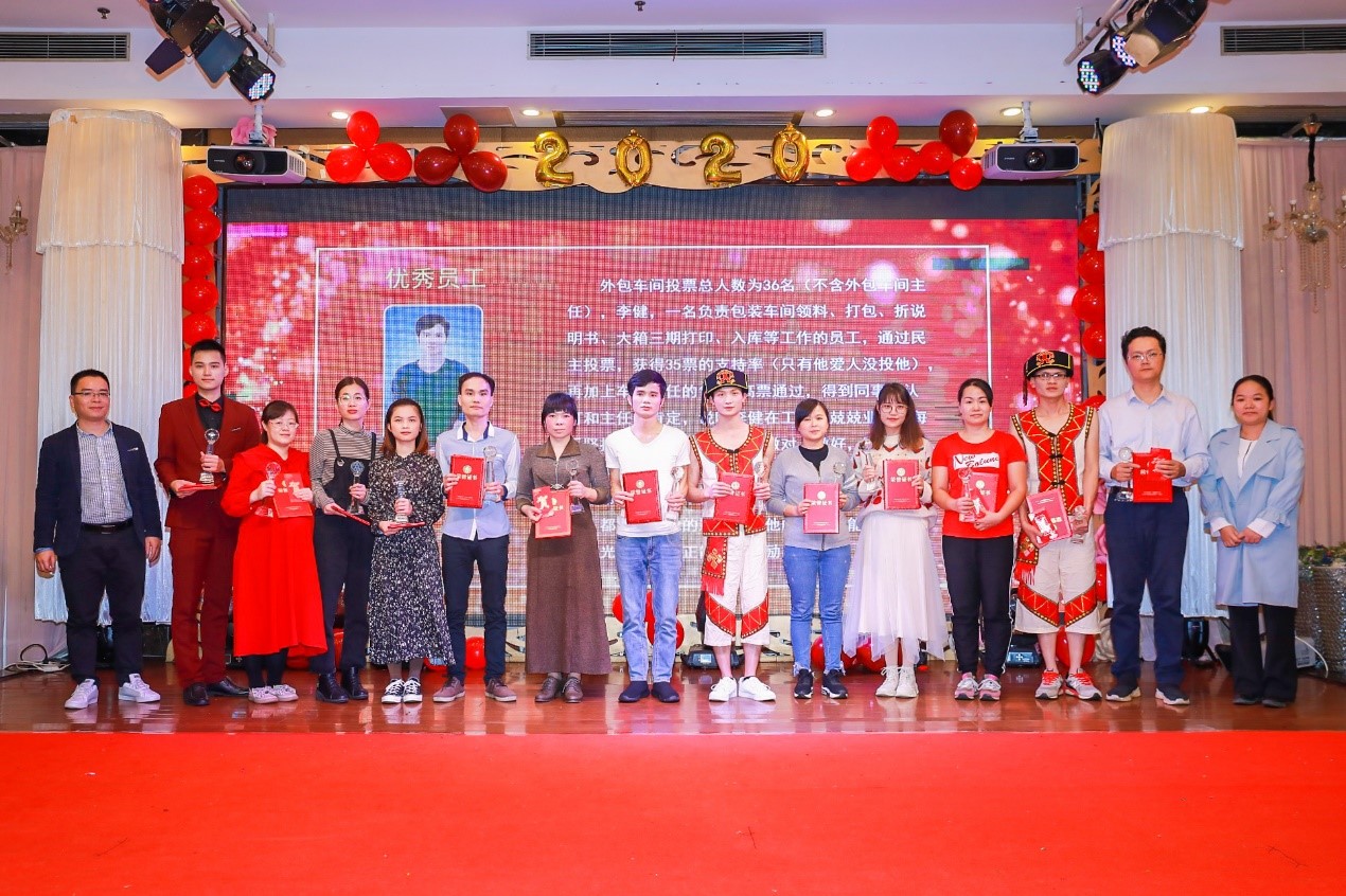 欧美黑吊大战白妞欧美大片