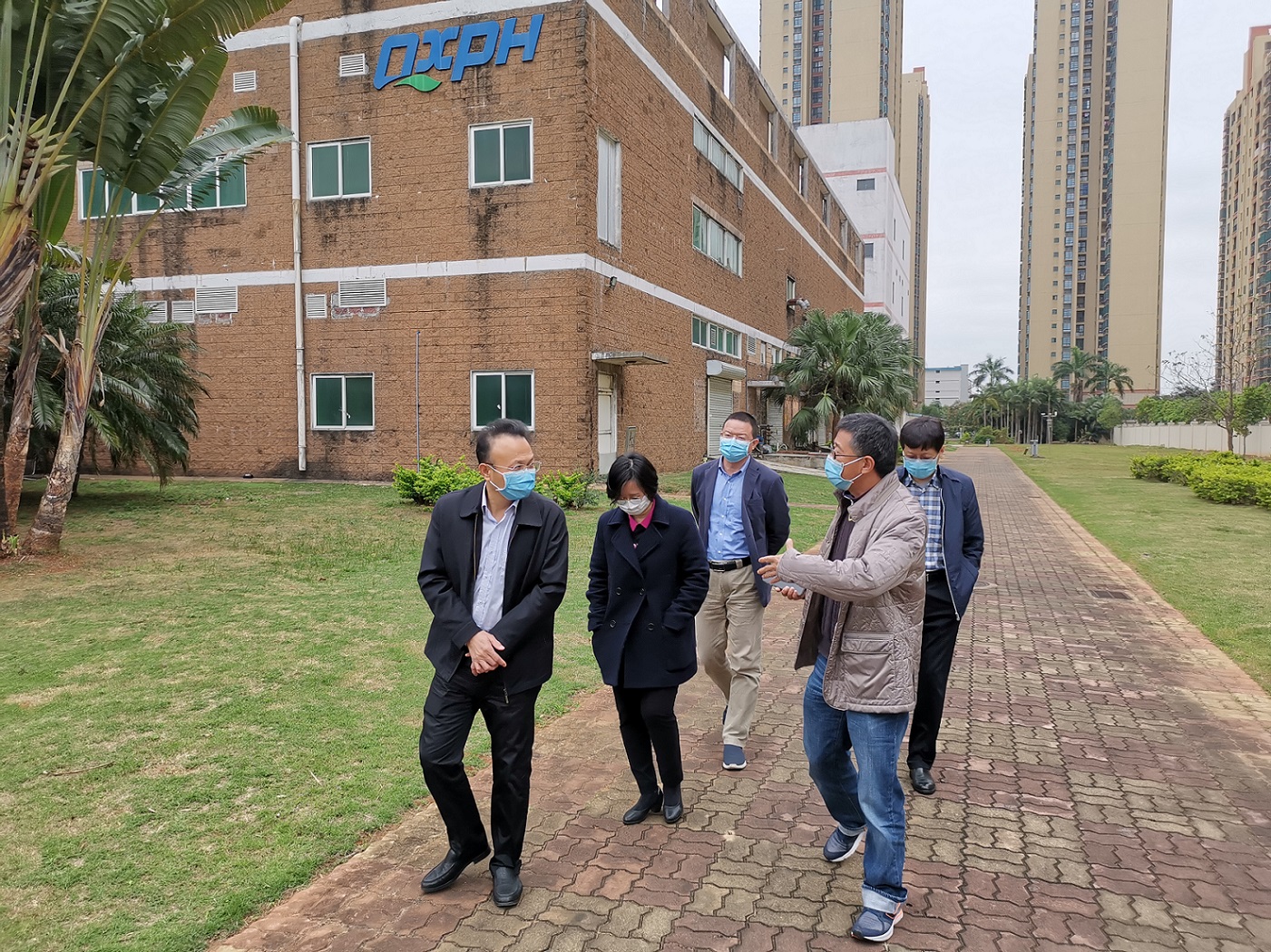 欧美黑吊大战白妞欧美大片