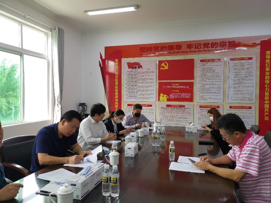 欧美黑吊大战白妞欧美大片