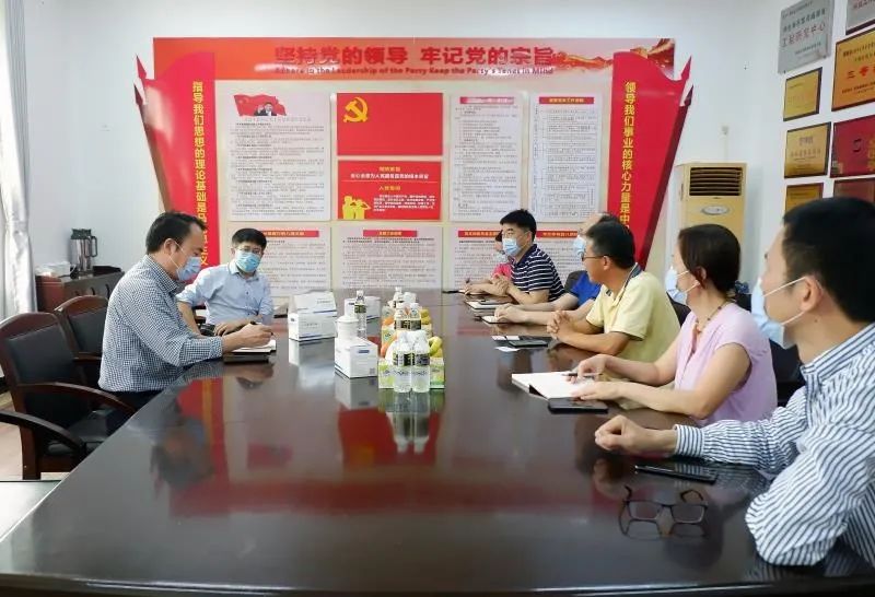 欧美黑吊大战白妞欧美大片