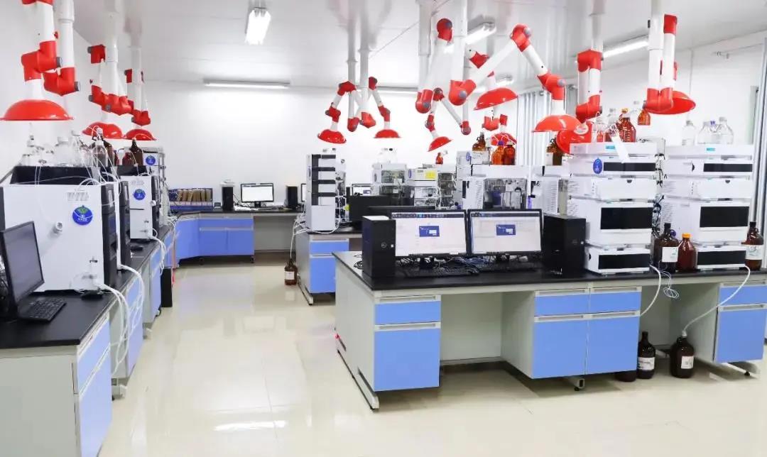 欧美黑吊大战白妞欧美大片