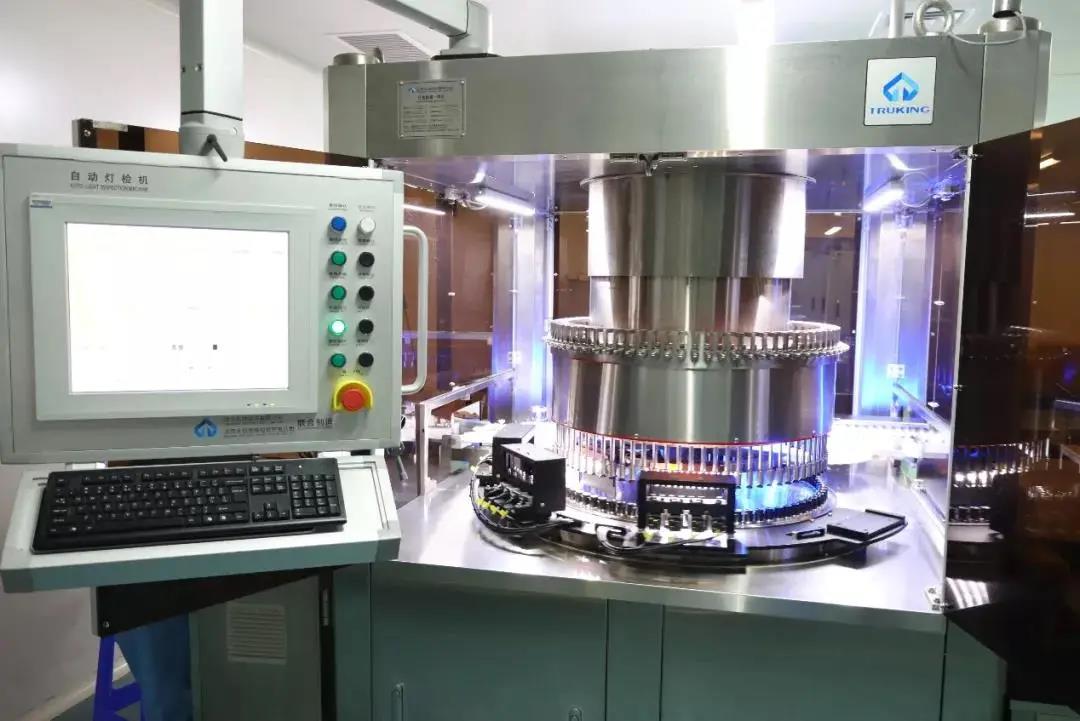 欧美黑吊大战白妞欧美大片