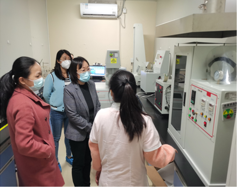 欧美黑吊大战白妞欧美大片